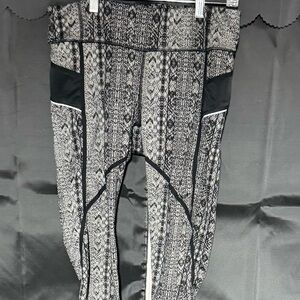 Athleta Black and Gray Patterned Leggings